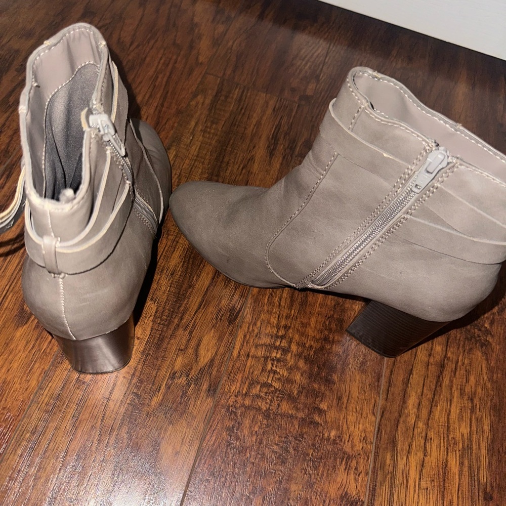 Grey Booties - Picture 4 of 5